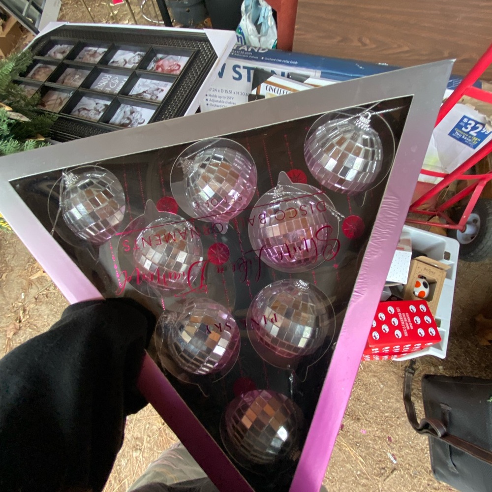 HUGE GIRLY DISCO CHRISTMAS ORNAMENTS AND
MORE
BUNDLE!!!